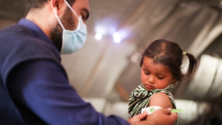 doctor-examines-child-malnutrition-measuring-malnutrition-using-strap-muac-mid-upper-arm-circumference-helping-refugees_1048944-12709091